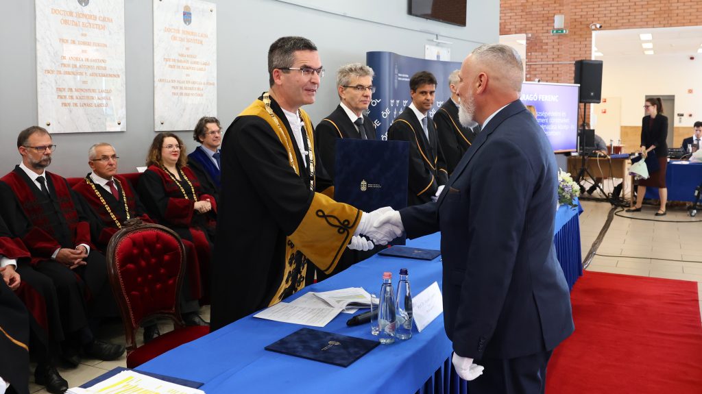 Doktori diploma átavétele